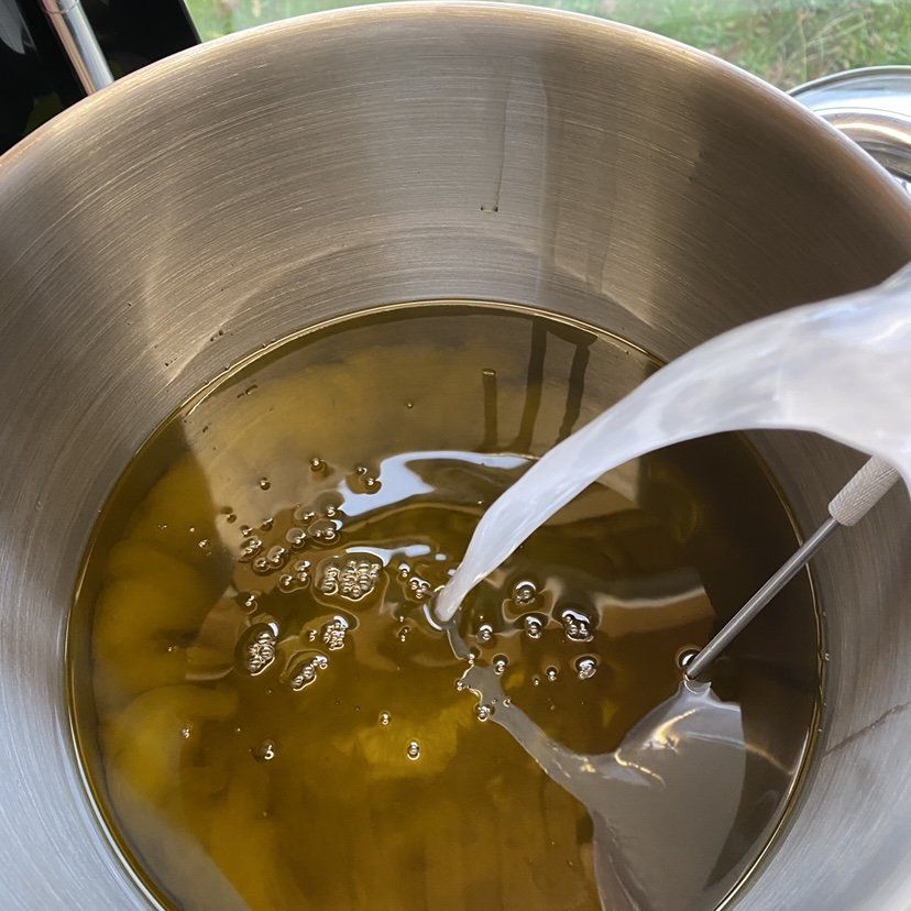 Incorporation de la lessive de potasse dans les huiles